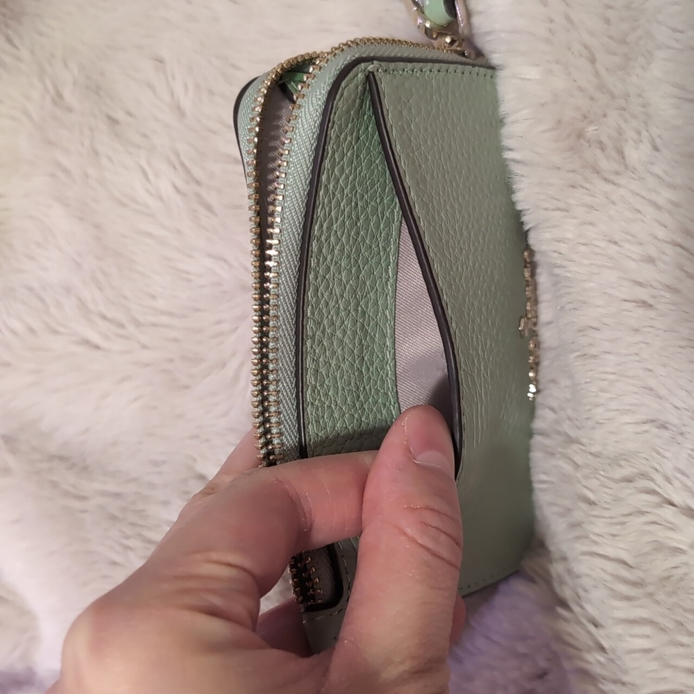 Light green wallet wristlet - Picture 4 of 6